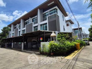For sale 3 bedrooms townhouse in Chatuchak, Bangkok