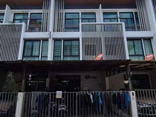 For sale 3 bedrooms townhouse in Chatuchak, Bangkok