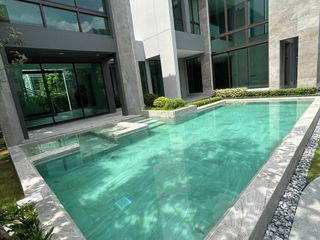 For sale 5 bedrooms house in Saphan Sung, Bangkok