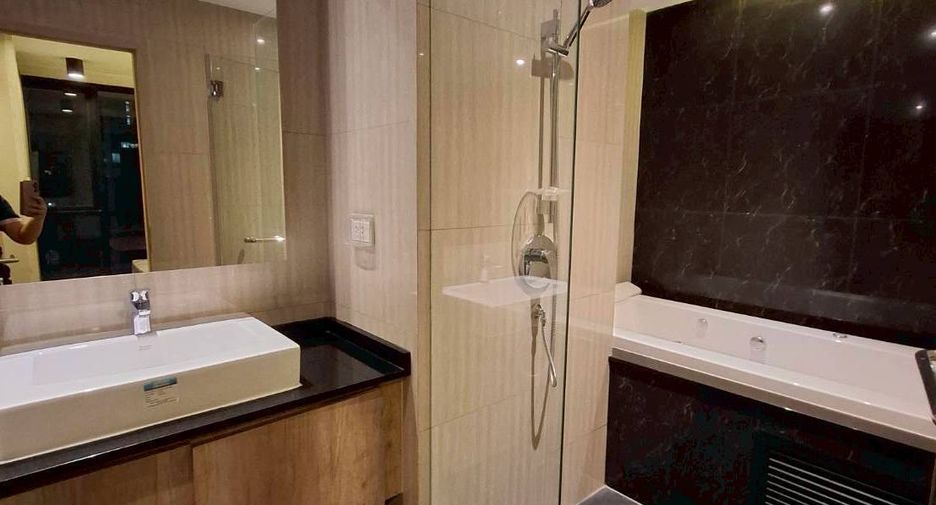 For sale 3 bedrooms condo in Phra Khanong, Bangkok