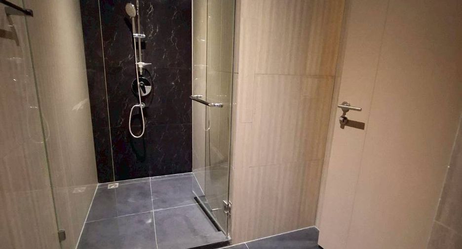 For sale 3 bedrooms condo in Phra Khanong, Bangkok