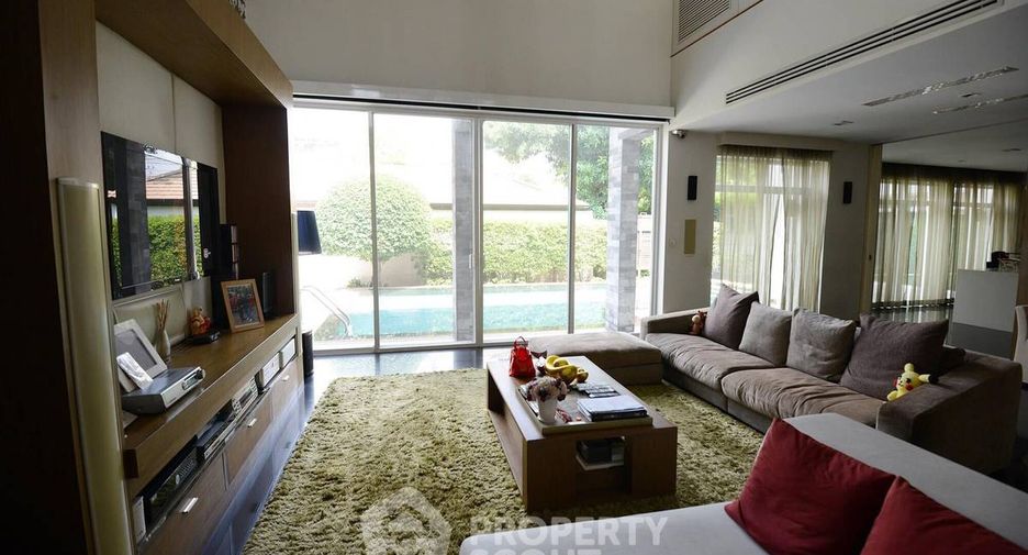 For sale 5 bedrooms house in Bang Kapi, Bangkok