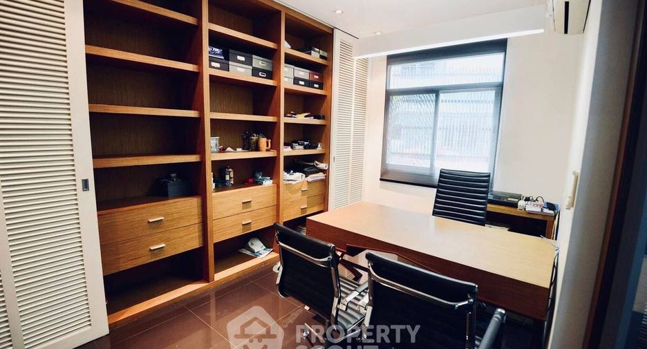 For sale 5 bedrooms house in Bang Kapi, Bangkok