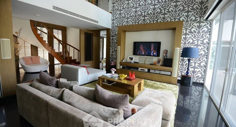 For sale 5 bedrooms house in Bang Kapi, Bangkok