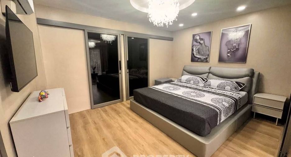 For sale 3 bedrooms condo in Pratumnak, Pattaya