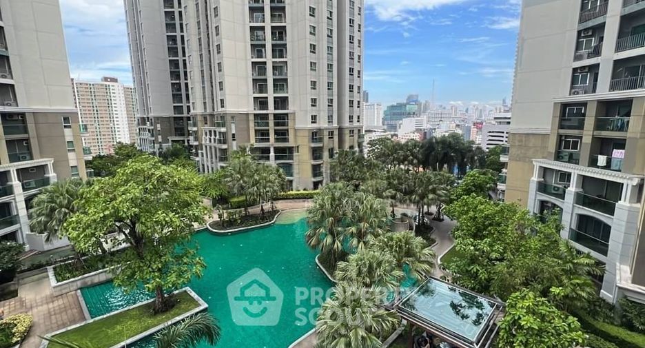 For rent and for sale 2 bedrooms condo in Huai Khwang, Bangkok