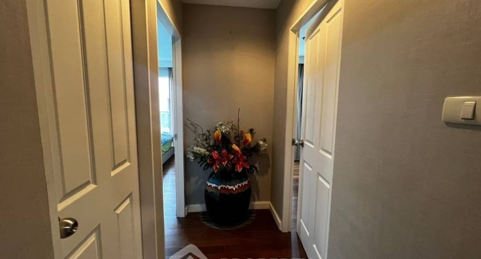 For rent and for sale 2 bedrooms condo in Huai Khwang, Bangkok