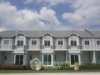 For sale 3 bedrooms townhouse in Don Mueang, Bangkok