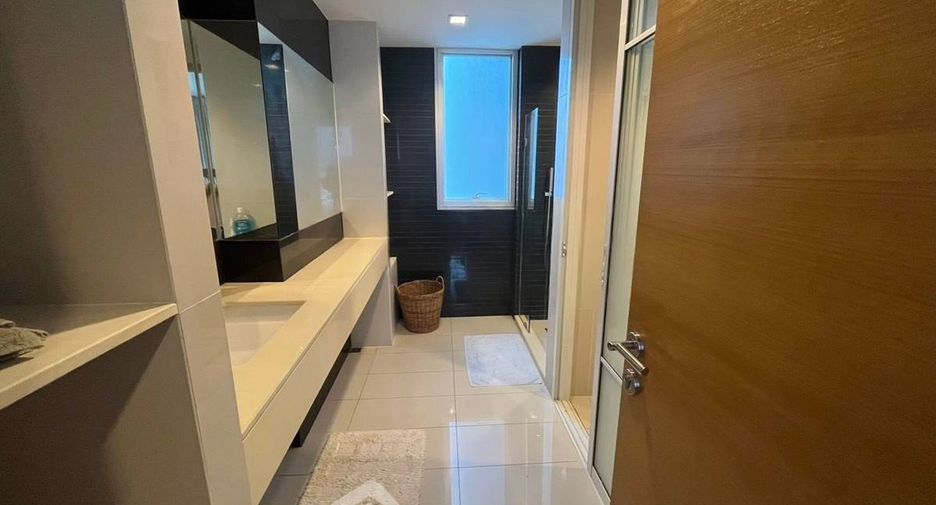 For sale 1 bed condo in Huai Khwang, Bangkok