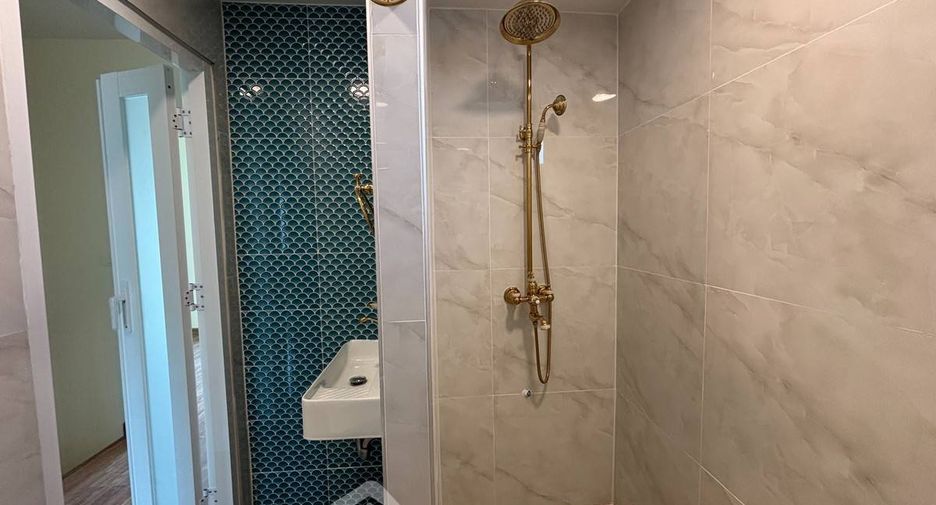 For sale 4 bedrooms townhouse in Suan Luang, Bangkok