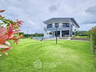 Villa zur Miete und zum Kauf mit 5 Zimmer in Bang Saray, Pattaya