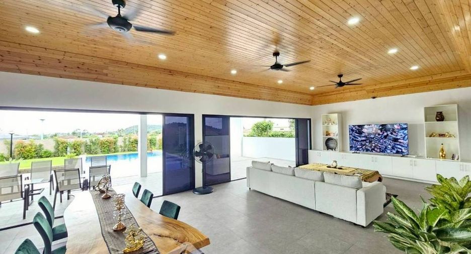 Villa zur Miete und zum Kauf mit 5 Zimmer in Bang Saray, Pattaya