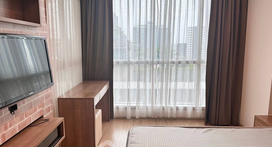 For sale 1 bed condo in Huai Khwang, Bangkok
