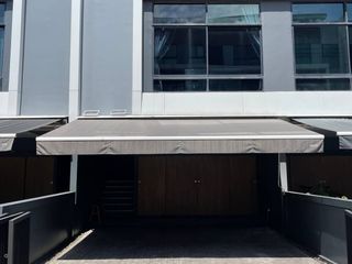 For sale 3 bedrooms townhouse in Yan Nawa, Bangkok