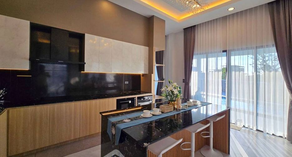For sale 3 bedrooms villa in Bang Lamung, Chonburi