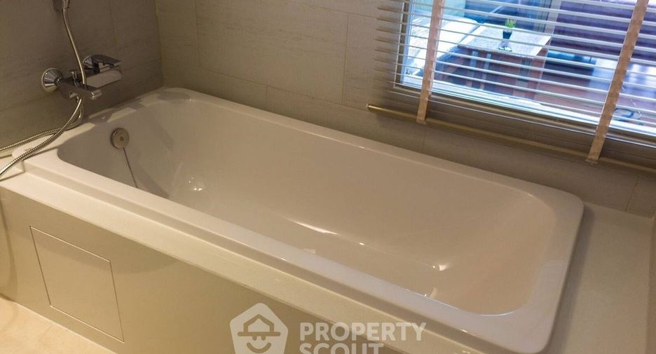 For sale 1 bed condo in Si Racha, Chonburi