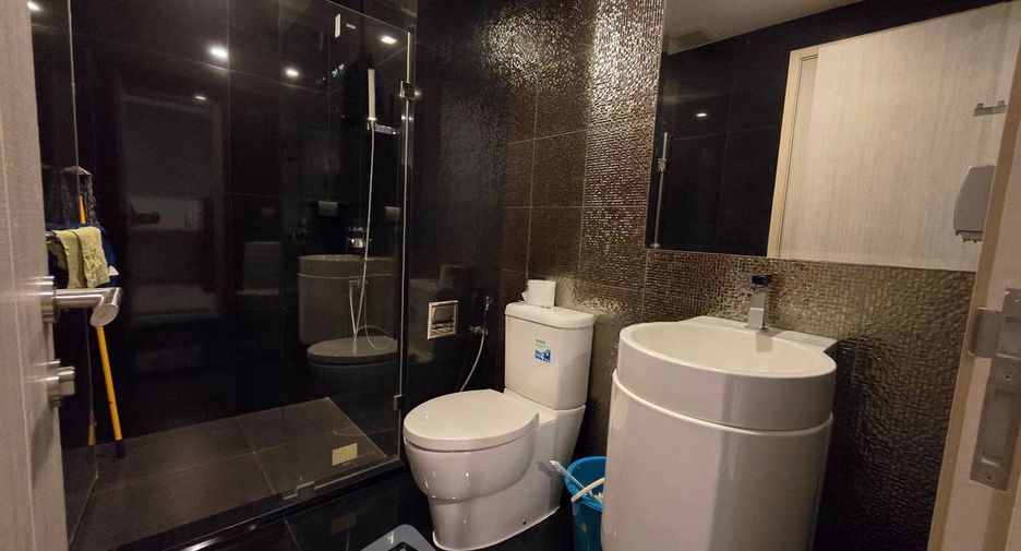 For sale 1 bed condo in Khlong Toei, Bangkok