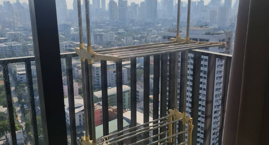 For rent and for sale 1 bed condo in Watthana, Bangkok