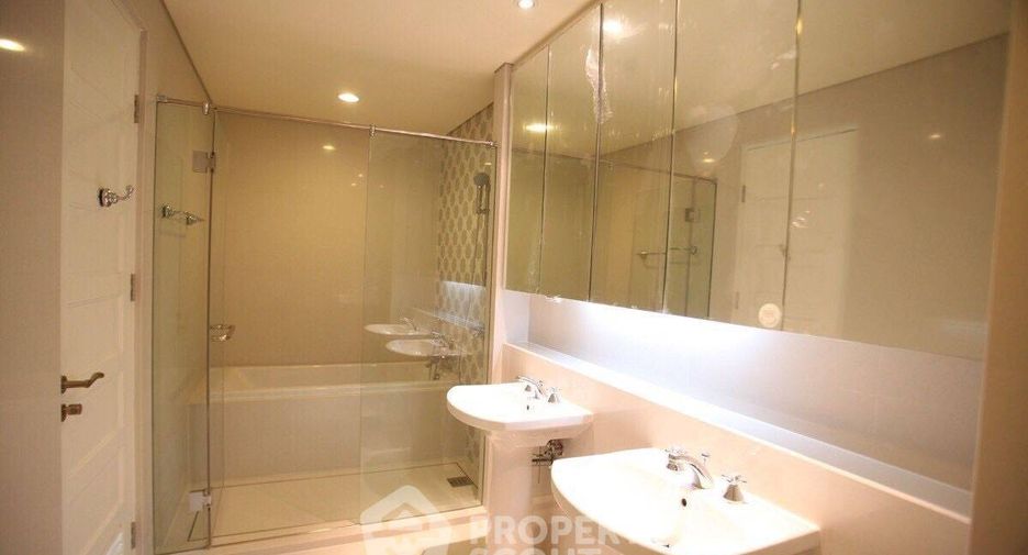 For sale 3 bedrooms condo in Khlong Toei, Bangkok
