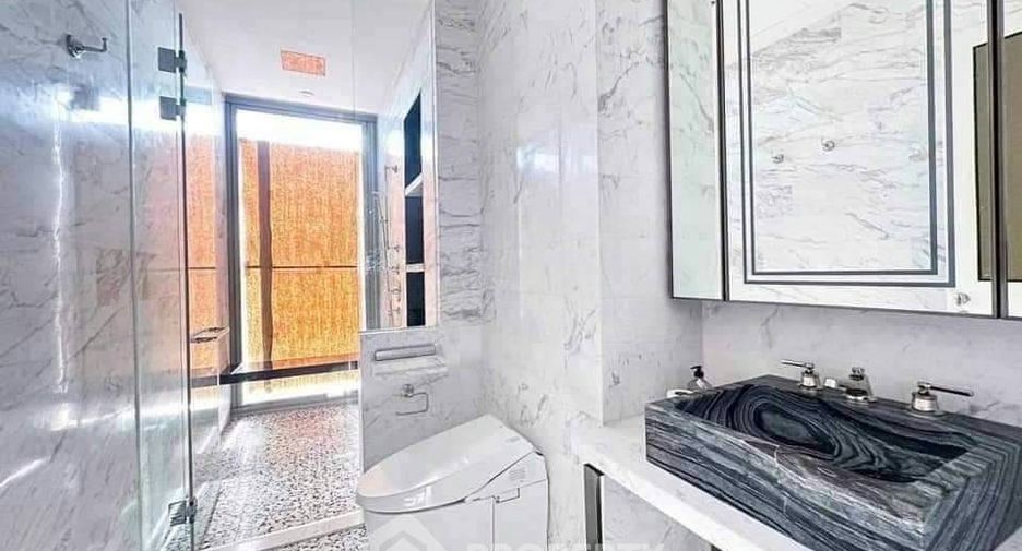 For sale 1 bed condo in Khlong San, Bangkok
