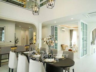 For sale 4 bedrooms house in Thawi Watthana, Bangkok