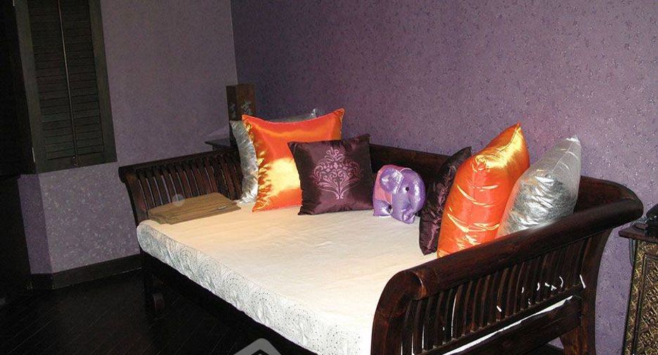 For sale 4 bedrooms condo in Khlong Toei, Bangkok