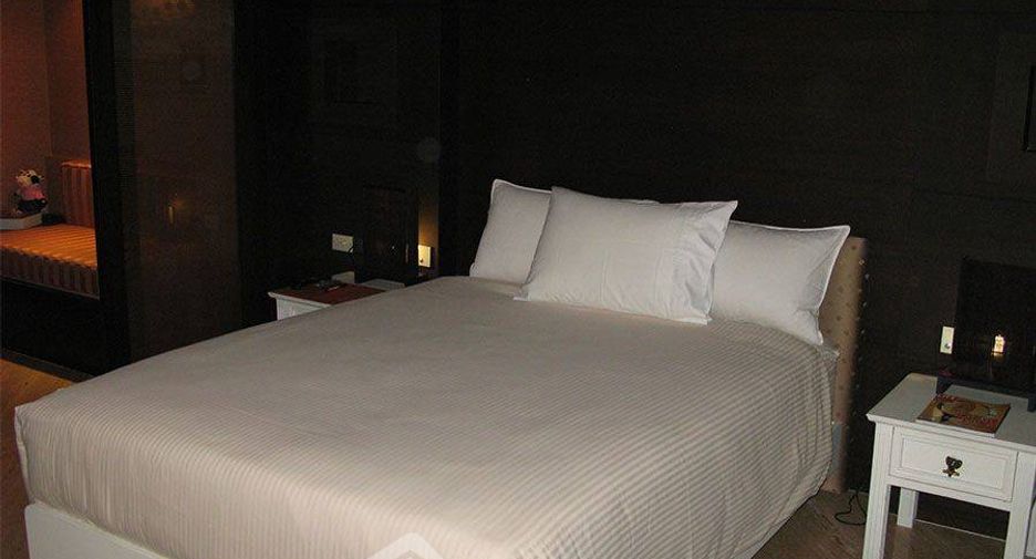 For sale 4 bedrooms condo in Khlong Toei, Bangkok