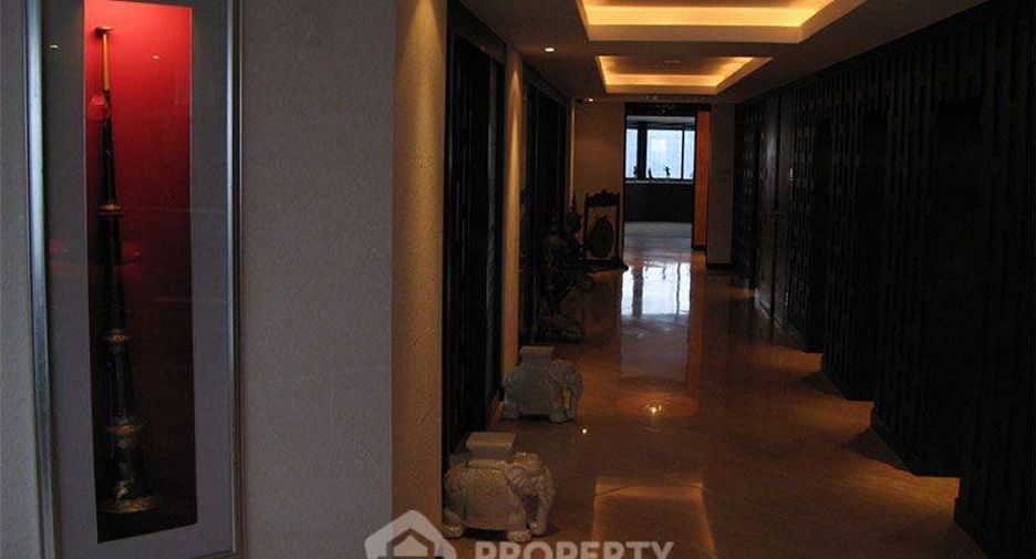 For sale 4 bedrooms condo in Khlong Toei, Bangkok