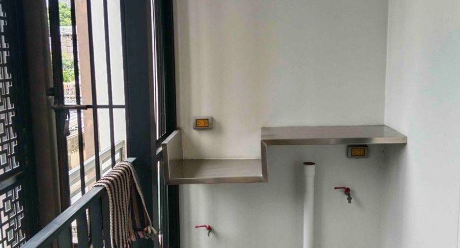 For sale 1 bed condo in Khlong Toei, Bangkok