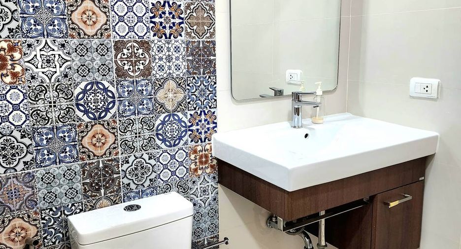 For sale 2 bedrooms condo in Khlong Toei, Bangkok