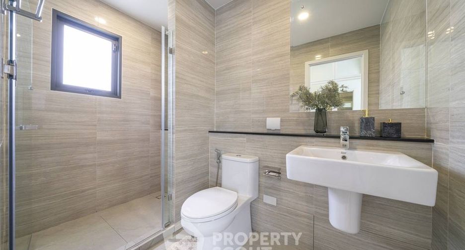 For sale 4 bedrooms house in Saphan Sung, Bangkok