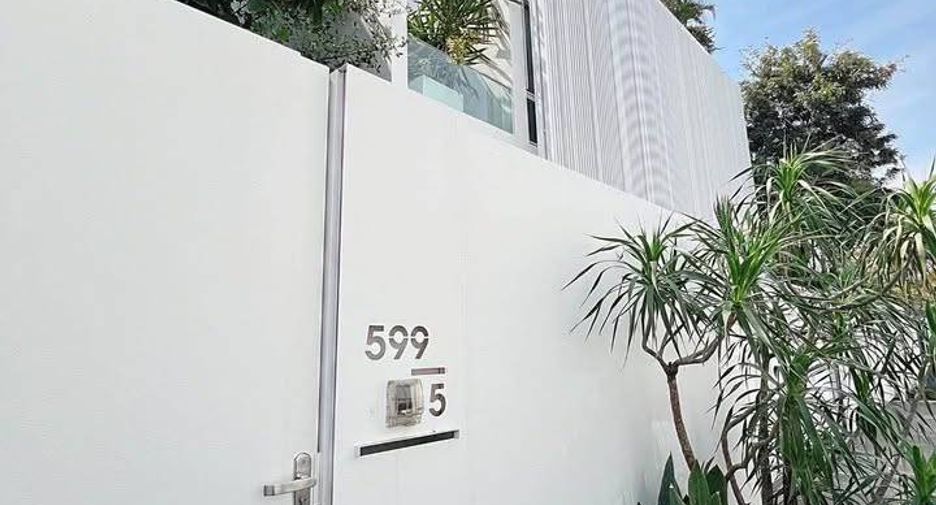 For rent and for sale 6 bedrooms house in Bueng Kum, Bangkok