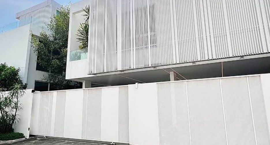 For rent and for sale 6 bedrooms house in Bueng Kum, Bangkok