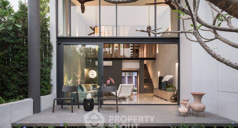 For sale 3 bedrooms townhouse in Lat Phrao, Bangkok