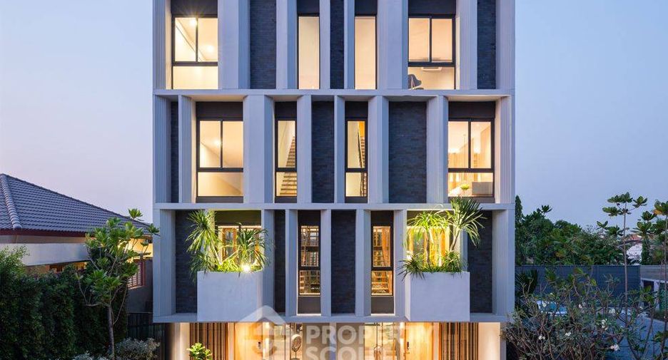 For sale 3 bedrooms townhouse in Lat Phrao, Bangkok