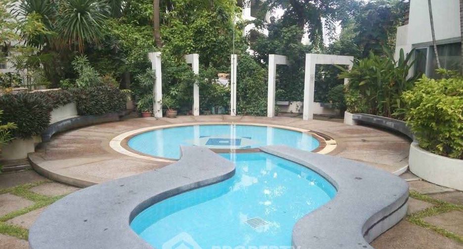 For sale 2 bedrooms condo in Khlong Toei, Bangkok