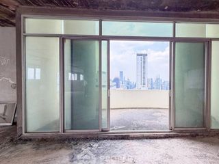 For sale 5 bedrooms condo in Watthana, Bangkok