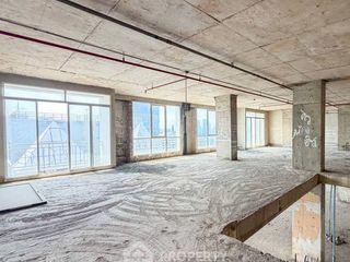 For sale 5 bedrooms condo in Watthana, Bangkok