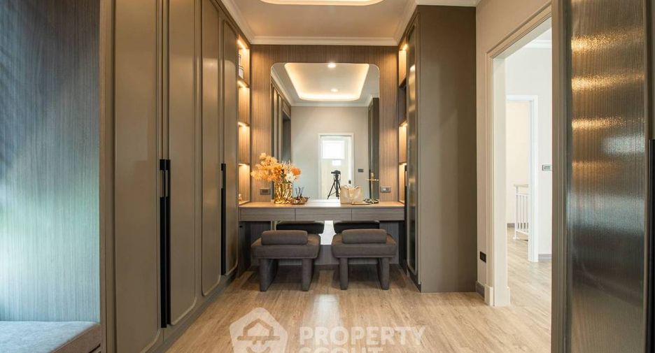 Haus zum Kauf mit 4 Zimmer in Bang Khae, Bangkok