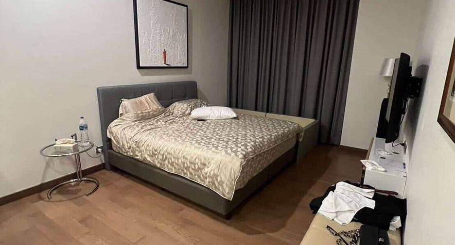 For sale 3 bedrooms condo in Watthana, Bangkok