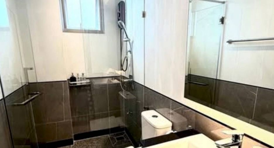 Casa en alquiler y en venta de 4 habitaciones en Lat Krabang, Bangkok