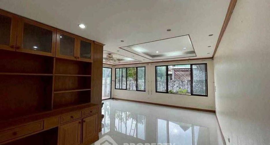 For sale 5 bedrooms house in Huay Yai, Pattaya