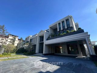 For sale 5 bedrooms house in Suan Luang, Bangkok