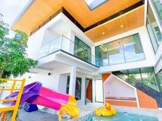 Villa en alquiler y en venta de 4 habitaciones en Bang Lamung, Chonburi