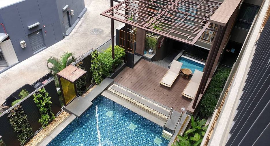 For sale 1 bed condo in Khlong Toei, Bangkok