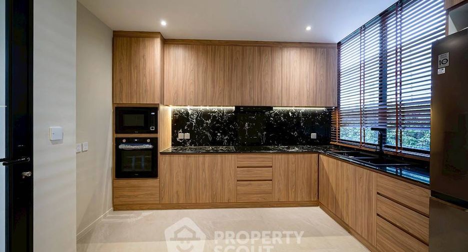 For sale 5 bedrooms house in Rat Burana, Bangkok