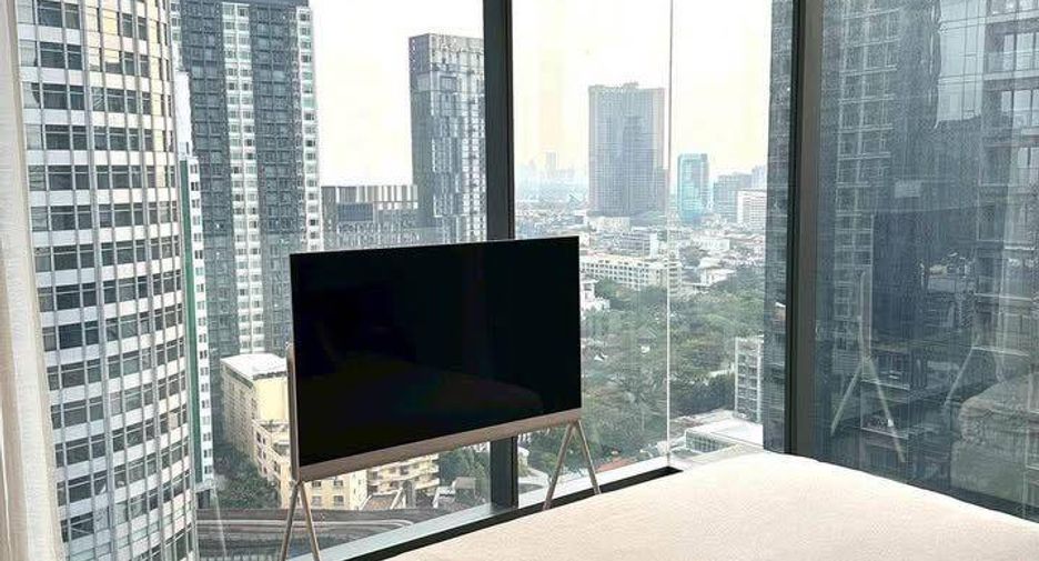 À louer et à vendre 3 chambres condo à Khlong Toei, Bangkok