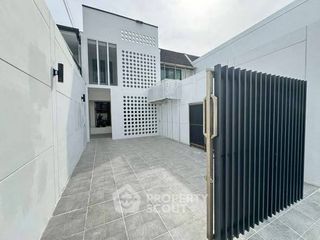 For sale 2 ベッドルーム house in Suan Luang, Bangkok