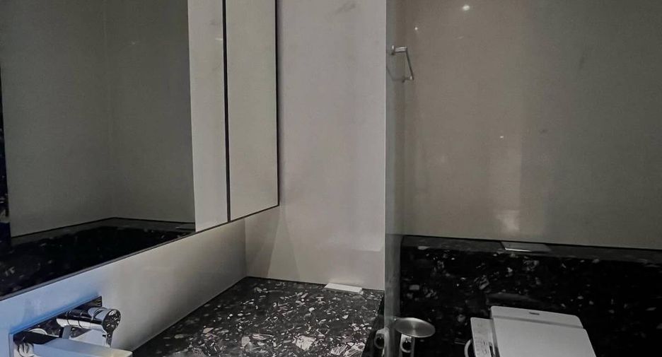 For sale 1 bed condo in Khlong Toei, Bangkok