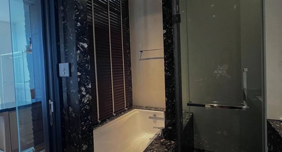 For sale 1 bed condo in Khlong Toei, Bangkok